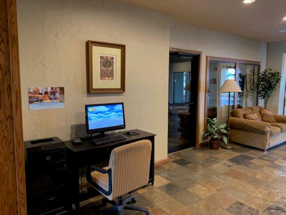 Super 8 By Wyndham Perryville Exterior photo