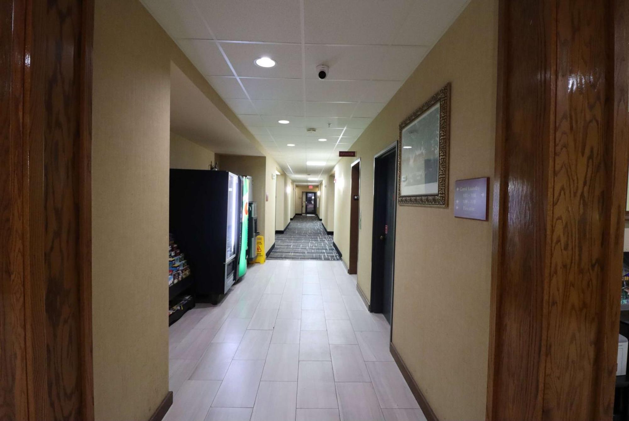 Super 8 By Wyndham Perryville Exterior photo