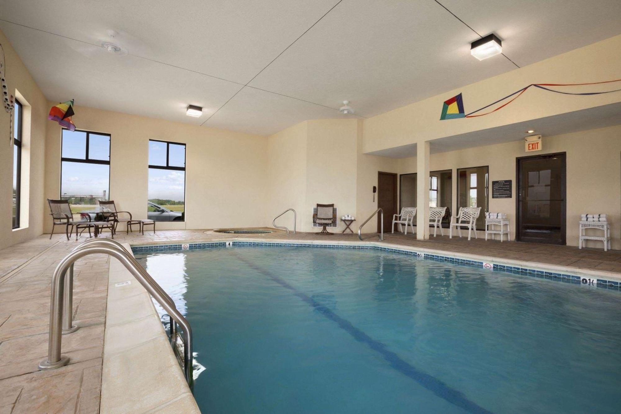 Super 8 By Wyndham Perryville Exterior photo
